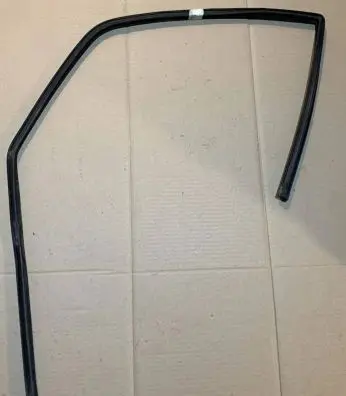 Mercedes-Benz W123 Rubber seal front door window/glass 