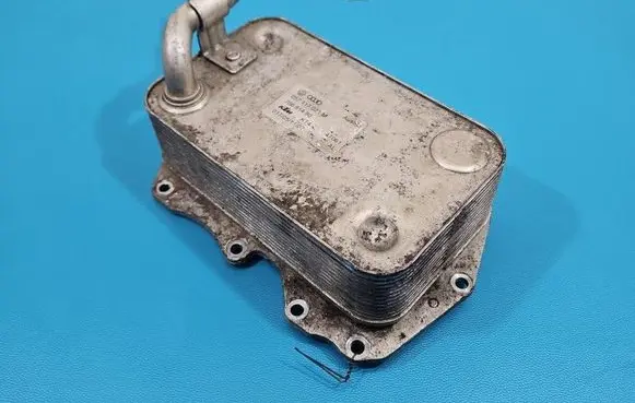 Audi Q7 4L Engine oil radiator 057117021M IMPRK1550161