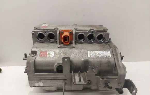 Volkswagen Golf VII Voltage converter inverter 0437508197 5G0907070E