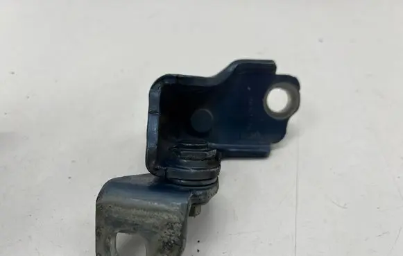 Ford Mondeo MK V Front door lower hinge DS73F22811AA