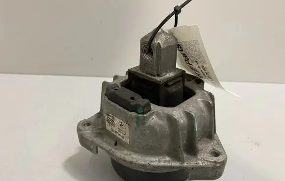 BMW 5 GT F07 Engine mount bracket 6775905