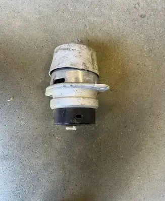 Audi Q7 4L Engine mount bracket 7L8199131F 7L8199131