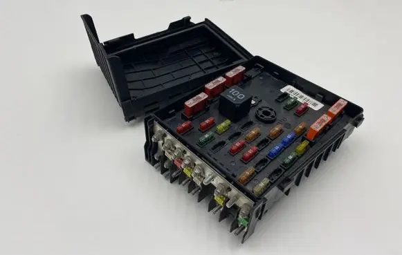 Volkswagen PASSAT B6 Fuse module 3C0937125 1K0937132F