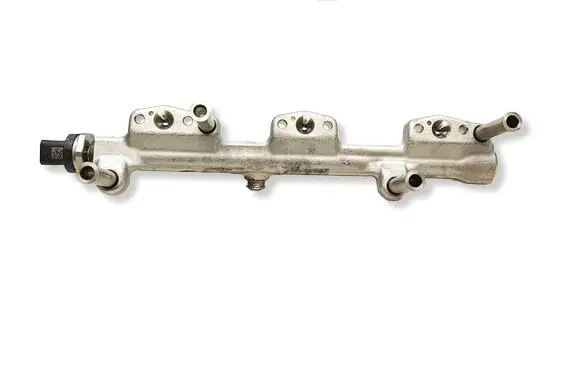BMW 1 F70 Fuel main line pipe 8665631 1353