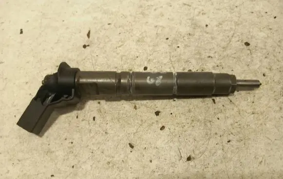 Mercedes-Benz E W211 Fuel injector a642070
