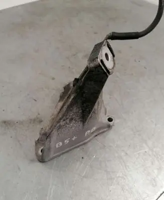 Volkswagen PASSAT B5.5 Engine mounting bracket 8D0199308AG