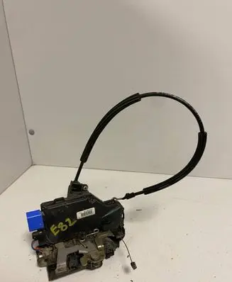 Seat Toledo III (5P) Front door lock 3D1837015 M21920004320 5P0837085A