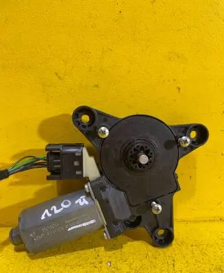 Mercedes-Benz Vito Viano W639 Front door window regulator motor 0130821941