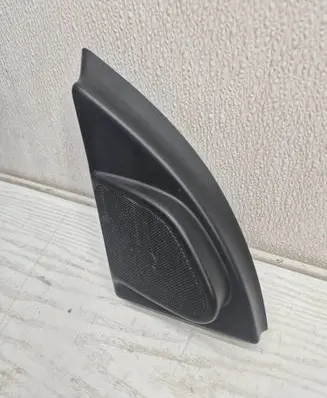 Front door high frequency speaker