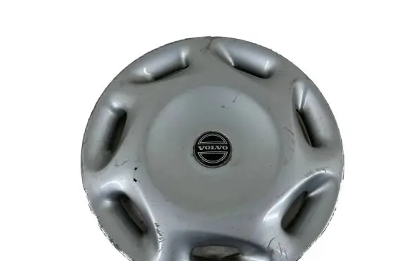 R14 wheel hub/cap/trim