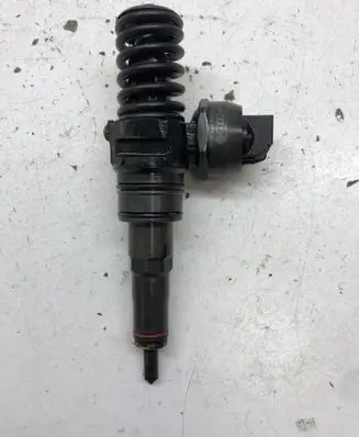 Volkswagen PASSAT B6 Fuel injector 038130073BQ 0414720312