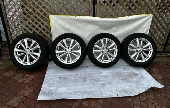 Nissan Qashqai R17 alloy rim 