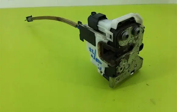 Fiat Doblo Front door lock 51810883