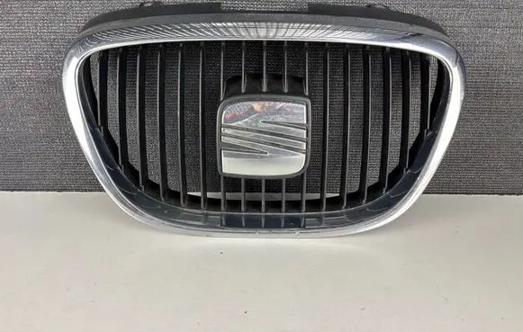 Seat Altea Front bumper upper radiator grill 