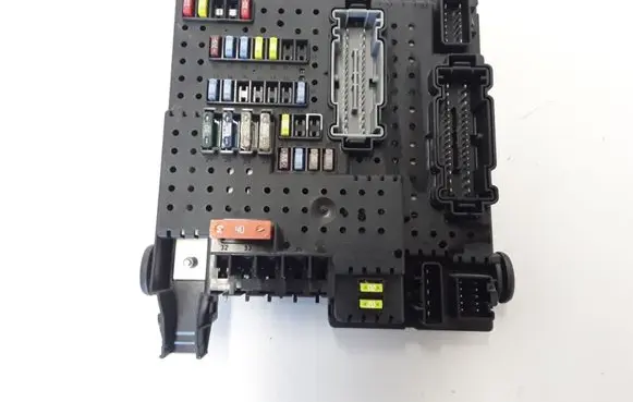 Volvo XC70 Fuse module 30728512