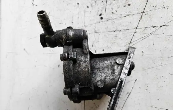 Volkswagen Transporter - Caravelle T4 Vacuum pump 075145100 92T272