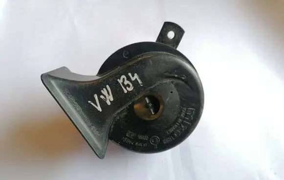 Volkswagen PASSAT B4 Horn signal 00884 CH2013