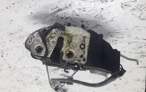 KIA Carens I Front door lock