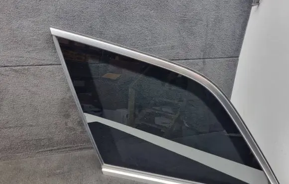 Rear side window