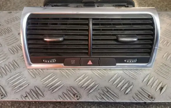 Audi Q7 4L Dash center air vent grill 4L0820951P