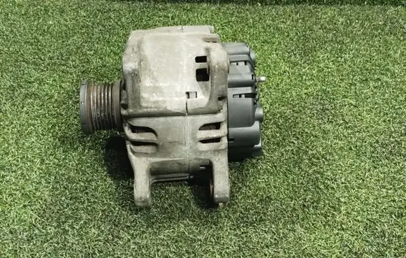 Renault Trafic III (X82) Generator/alternator 231008633R 2616927A 214035476