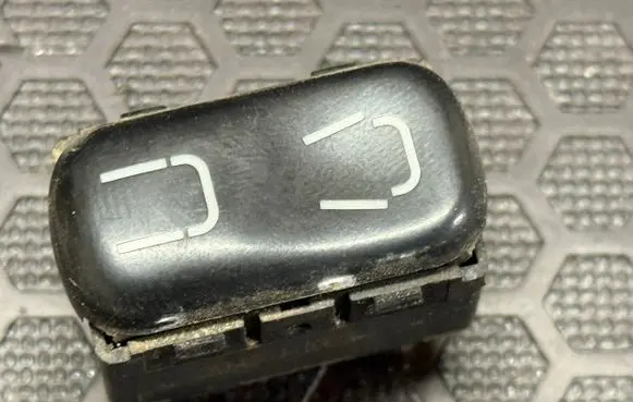 Mercedes-Benz Vito Viano W638 Electric window control switch 004611826