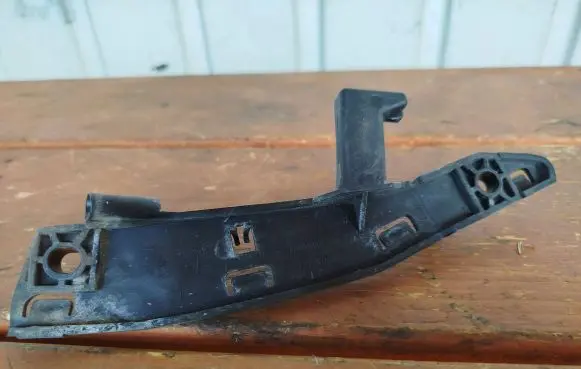 Citroen C3 Fender mounting bracket 9683465680