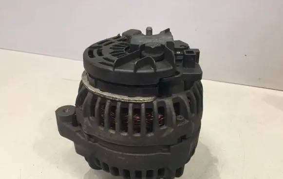 Volvo XC90 Generator/alternator 8676498 0124525029