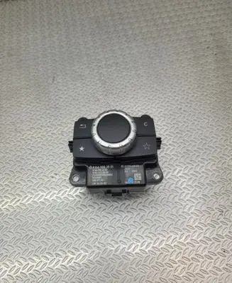 Head unit multimedia control