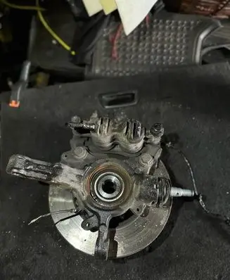 Renault Master III Front wheel hub spindle knuckle brak