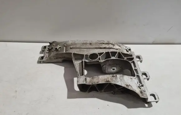 Jaguar F-Pace Gearbox mounting bracket HX735060DC