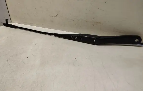 Opel Astra H Front wiper blade arm 13111220