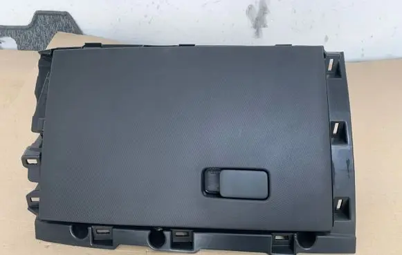 Ford Mustang V Glove box