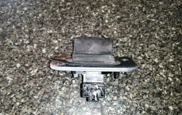 Tailgate opening switch