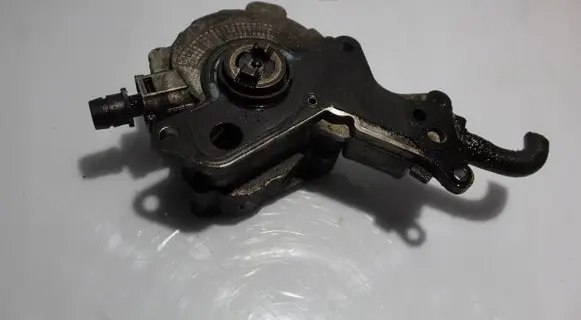 Volkswagen Polo IV 9N3 Vacuum pump