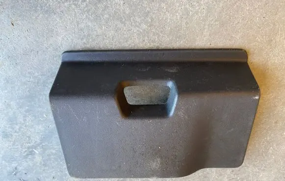 Renault Trafic III (X82) Fuse box cover 1377881X