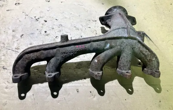 Volkswagen Multivan T4 Exhaust manifold 074153033C