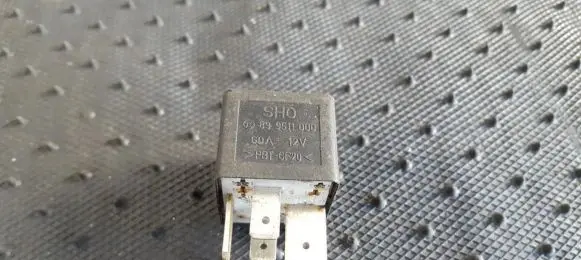 Volkswagen PASSAT B5 Other relay 443951253J 898511000