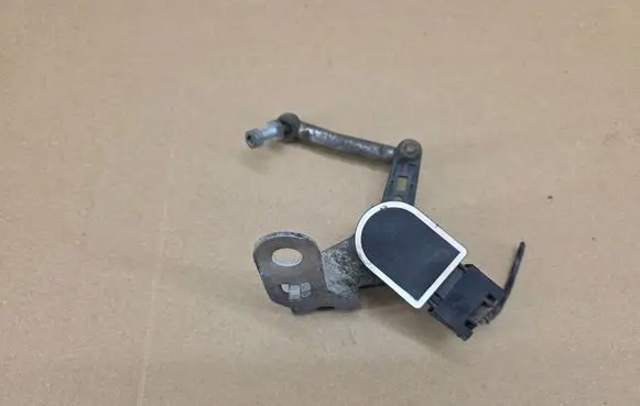 BMW M4 F82 F83 Headlight/headlamp level sensor 6870000