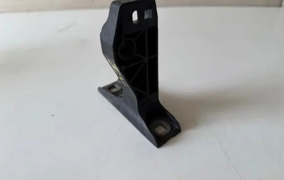Audi Q7 4M Front bumper mounting bracket 4M0807334