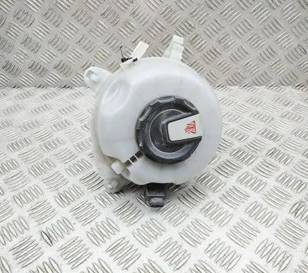 Audi RS6 C8 Coolant expansion tank/reservoir 4K0121403 4K0121405N