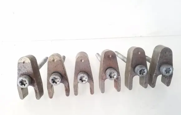 Mercedes-Benz E C207 W207 Fuel Injector clamp holder