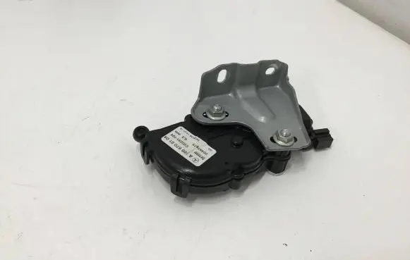 Mercedes-Benz GLS X166 Vent window/glass motor A1666700104