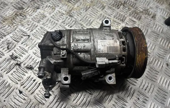 Renault Clio IV Air conditioning (A/C) compressor (pump) 926004990R