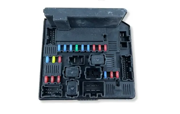 Nissan Qashqai Fuse module 284B7JD02C 522753F01 8927726144