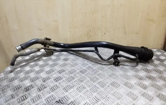 Honda CR-V Fuel tank filler neck pipe 