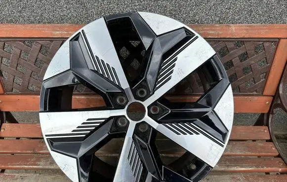 Renault Megane IV R20 alloy rim 