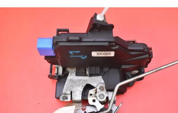 Audi A3 S3 8P Front door lock 4E1837015