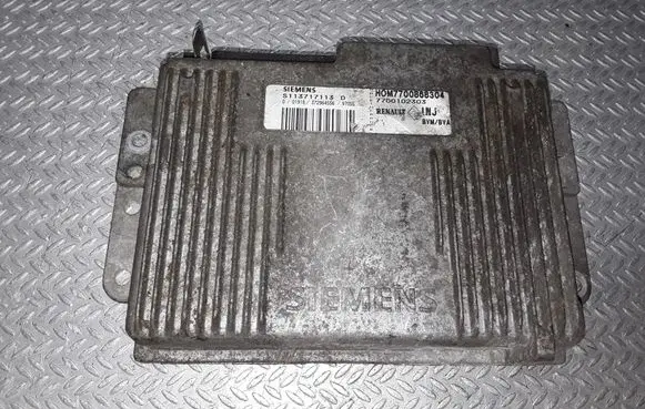 Renault Scenic I Engine control unit/module S113717113D 7700102303