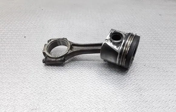 Mitsubishi Grandis Piston with connecting rod
